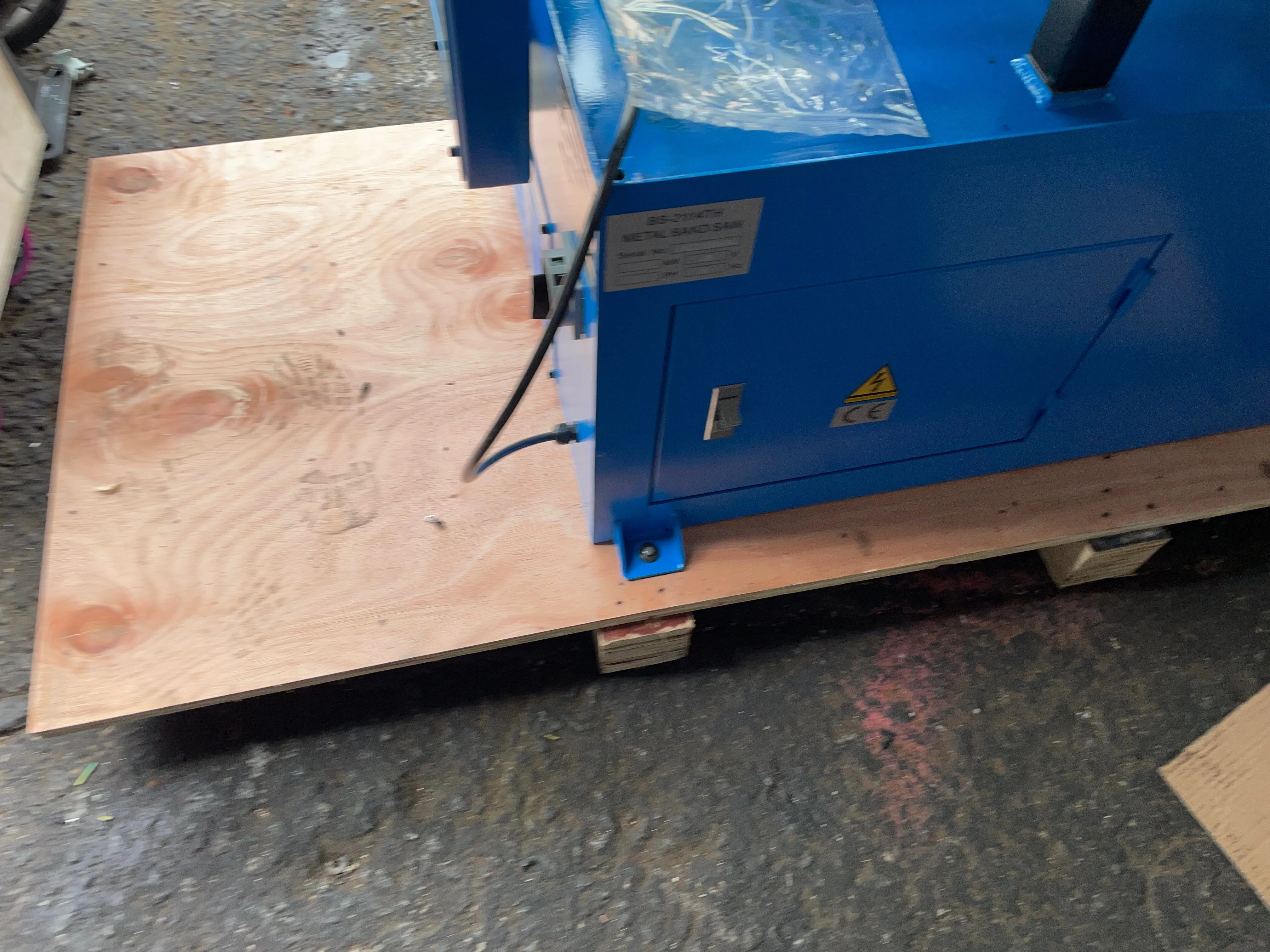 Aiko 16" 415V, 50Hz Automatic Metal Cutting Bandsaw Machine | Model : BSM-BS2114TH