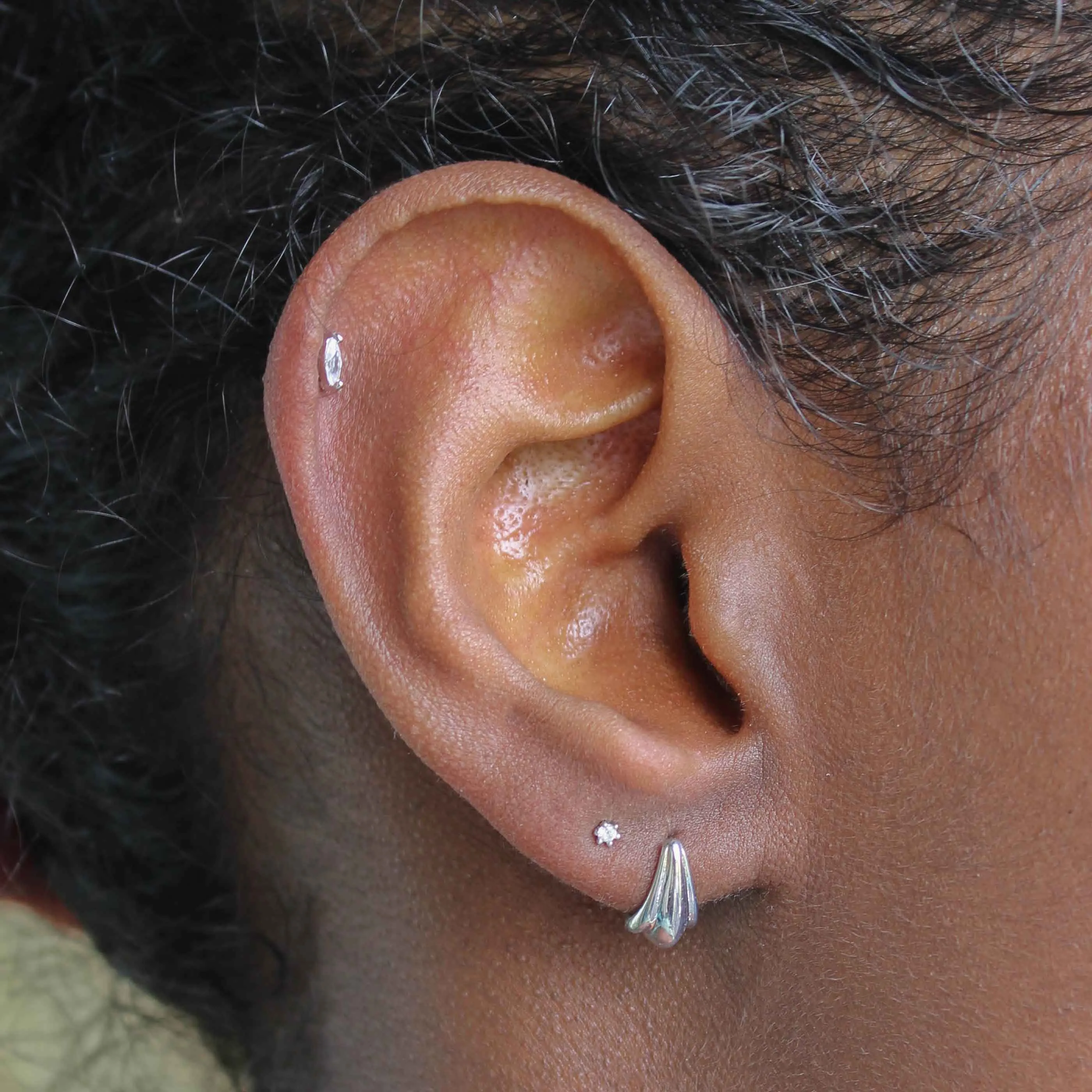 Flora Tiny Barbell in Silver